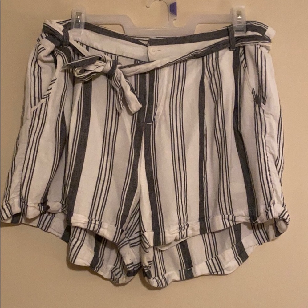 ✨3/$10✨Charcoal & White Striped Linen Shorts
